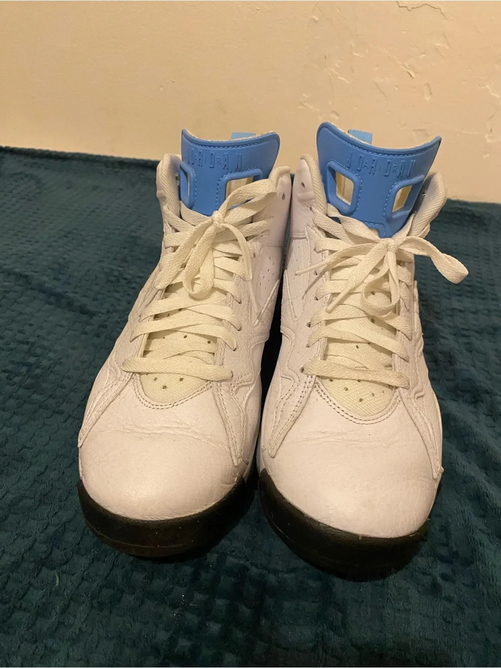 Jordan Men's White and Light Blue Retro Basketball Shoes